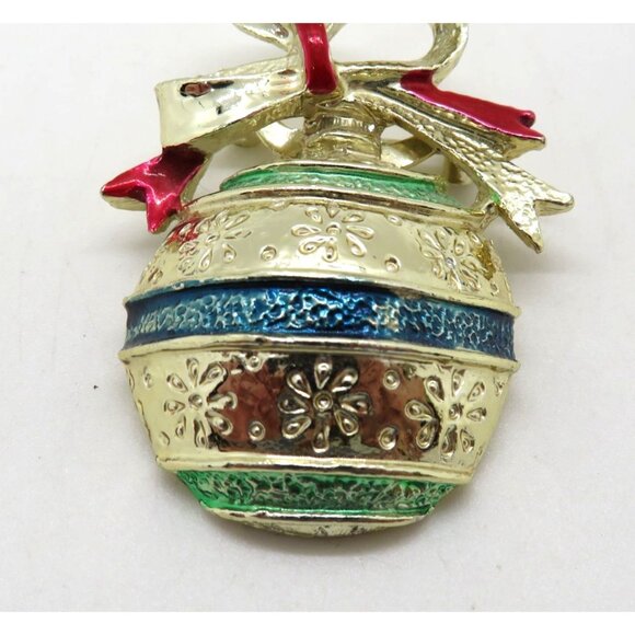 Vintage Gerrys Brooch Gold Tone Enamel Christmas Ornament 2" Pin Red Bow Accent - Picture 2 of 8